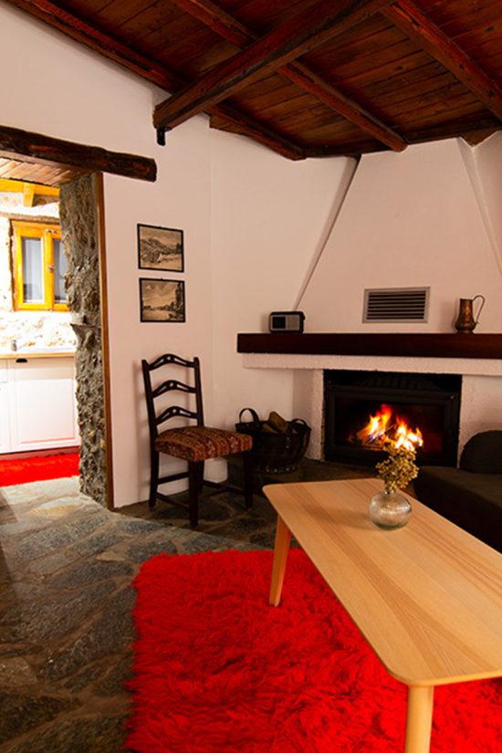 platanos akrata pou na meinete